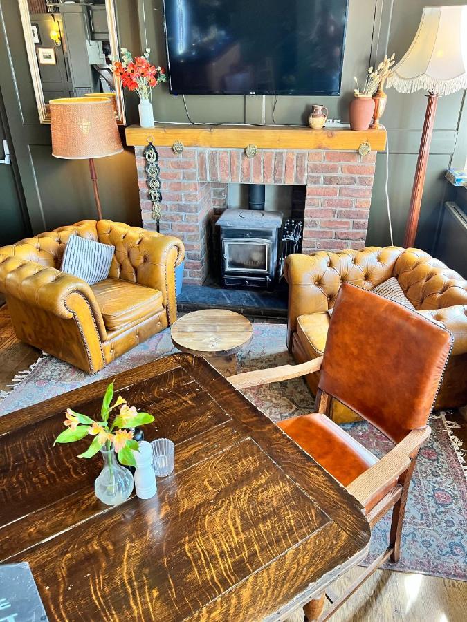 White Hart Bed & Breakfast Алтон Екстериор снимка