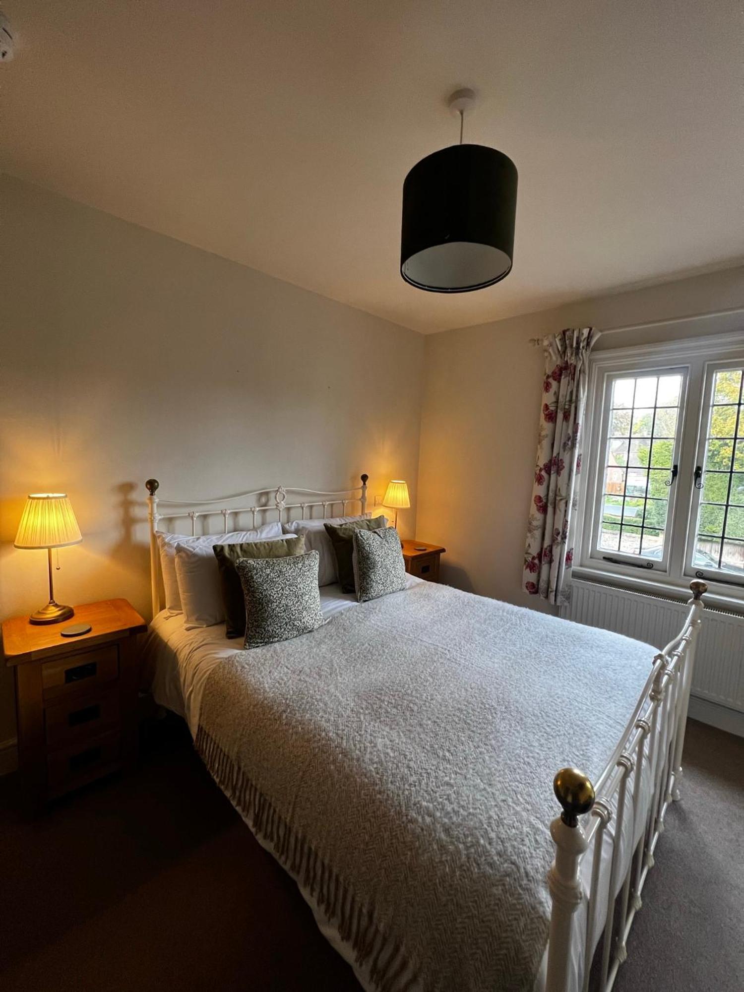 White Hart Bed & Breakfast Алтон Стая снимка