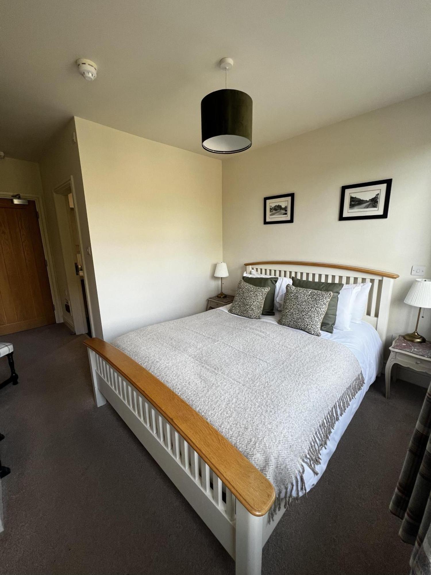 White Hart Bed & Breakfast Алтон Стая снимка
