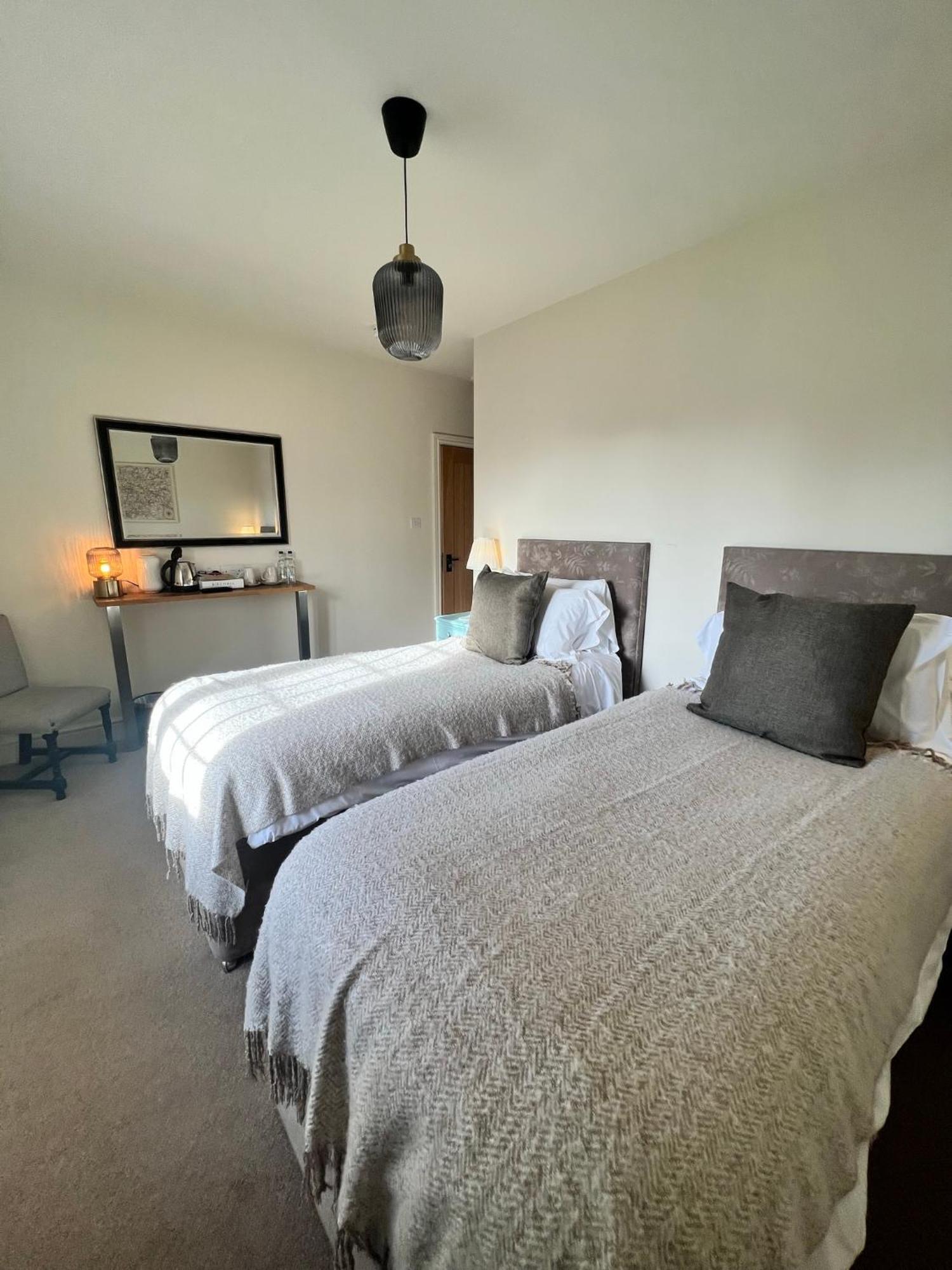 White Hart Bed & Breakfast Алтон Стая снимка