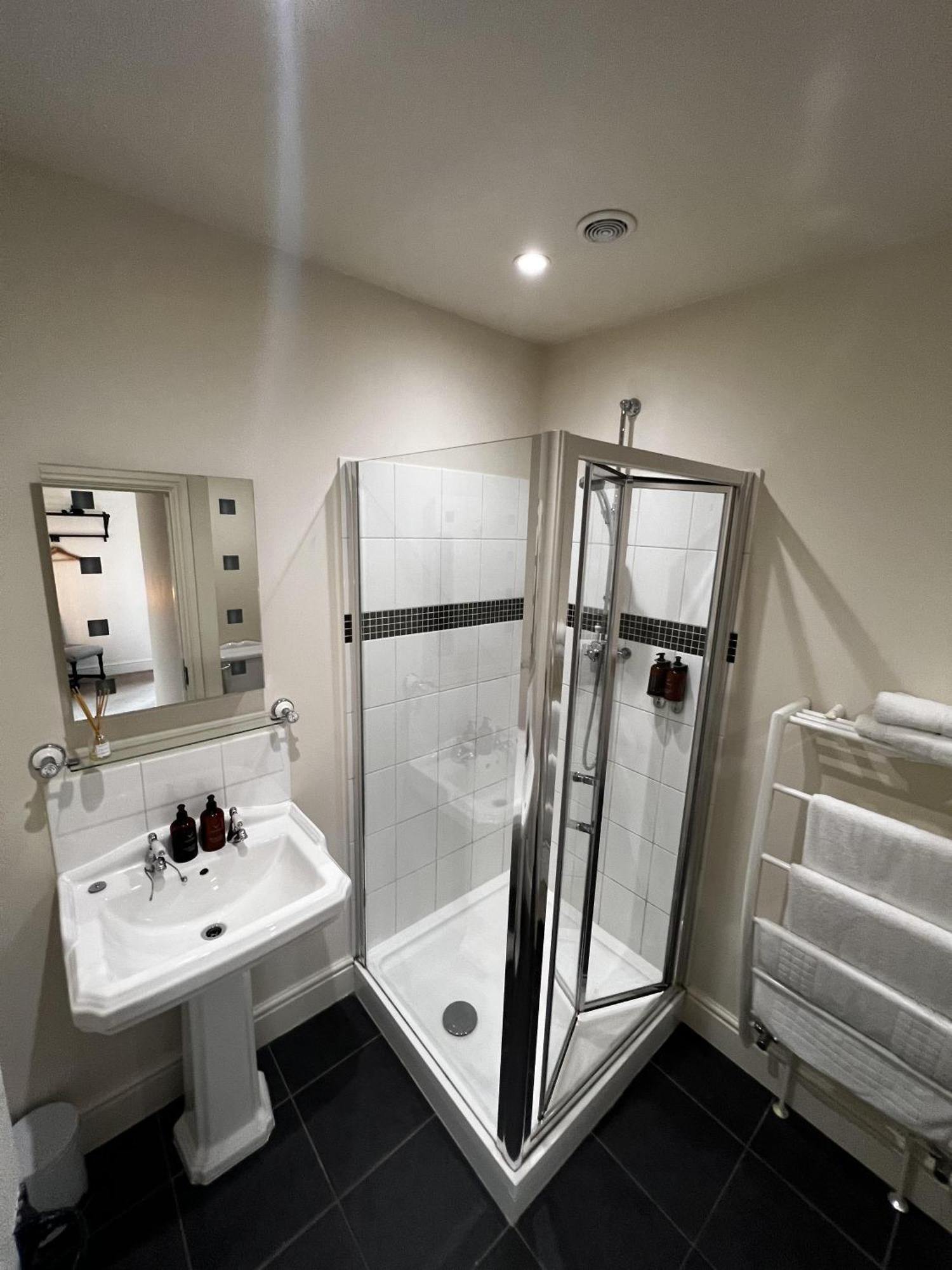 White Hart Bed & Breakfast Алтон Стая снимка